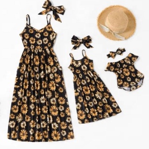 Ensemble robe longue à rayures avec fleurs maman & Me, même pour l'été, sans manches, bleu et blanc, tissu en coton doux, 2020 - Product Image 1