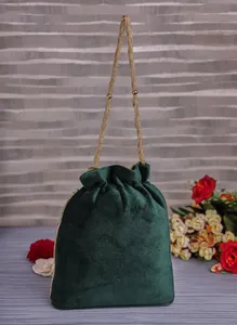 Pochette de mariée traditionnelle du Rajasthan, sac Potli avec broderie dorée et superbes motifs floraux Zari, idéal pour les femmes. - Product Image 2