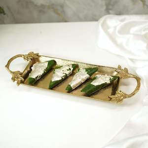 Plateau de service élégant en aluminium doré de qualité supérieure, plateau à nourriture polyvalent et stylé pour la décoration de la salle à manger à la maison et au restaurant à prix avantageux - Product Image 2