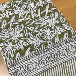 โสร่งชายหาดผ้าคอตตอนพิมพ์ลายนุ่มและระบายอากาศได้ดีมีสไตล์ด้วยภาพพิมพ์แบบดั้งเดิมที่ทำด้วยมือ - Product Image 1