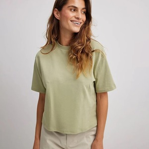 เสื้อยืดทรงบ็อกซี่ลำลองสำหรับผู้หญิง ผลิตโดยโรงงาน OEM สไตล์สตรีท ผ้าคอตตอนผสม ทรงหลวม พิมพ์ลายโลโก้ ปักลาย สำหรับใส่หน้าร้อนหรือใส่ได้ทุกวัน - Product Image 4