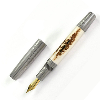 Stylo en acier Damas exclusif, instrument d'écriture de luxe pour cadeau et usage professionnel.