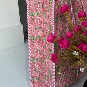 Sac fourre-tout matelassé en coton fait main indien avec fermeture éclair, style vintage tendance, cadeau personnalisé, pour la plage, les voyages, portable avec chaîne - Product Image 3
