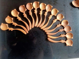 Cuillère en bois d'acacia, finition naturelle, design écologique, fournisseur pour commandes en gros OEM - Product Image 3