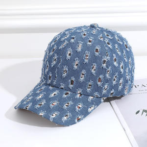 Casquette de baseball classique rétro en jean déchiré, style streetwear, en tissu jersey, populaire et tendance - Product Image 1