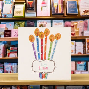 Tarjeta de Felicitación con Diseño de Velas de Cumpleaños Coloridas, Tarjeta de Felicitación Hecha a Mano con Papel Quilling, Arte en Papel, Regalo de Cumpleaños - Product Image 1