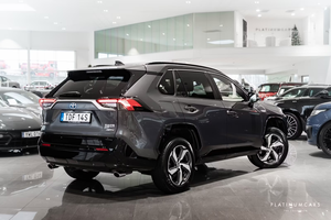 Toyota RAV4 Híbrido 4x4 Team Deutschland 2024 – SUV Híbrido con Tracción en las Cuatro Ruedas y Características Premium - Product Image 4