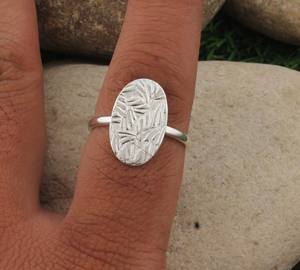 Bague de mariage classique moderne en argent sterling 925, forme ovale, à anse fendue, pour femme, style artisanal géométrique - Product Image 3