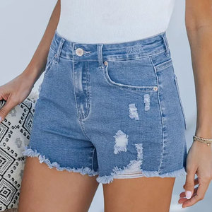 Shorts en jean délavé chimiquement, taille mi-haute, éco-responsables, avec fermeture boutonnée, ourlet déchiré, coupe décontractée ample pour femme - Product Image 5