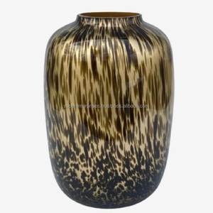 Vase à fleurs imprimé en laiton moderne de luxe avec émail noir et or pour décorations de plantes artificielles de table et de bureau - Product Image 1