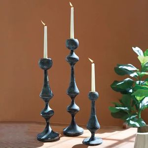 Candelabro Artístico de Hierro, Pieza Decorativa Vintage para Decoración de Estantes de Dormitorio, Repisas y Eventos Festivos - Product Image 1