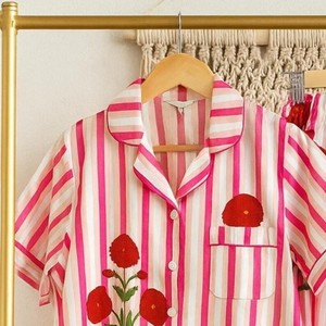 Ensemble de pyjama en coton rayé rose pour femmes, manches courtes, col rabattu, broderie florale de coquelicot, vêtements de nuit décontractés - Product Image 2