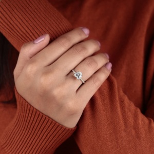 Anillo de Compromiso con Diamante Cultivado en Laboratorio en Forma de Corazón, Oro de 14K, Pavé, Halo Oculto, Solitario, Delicado, Romántico, de Lujo, para Propuesta de Matrimonio - Product Image 2