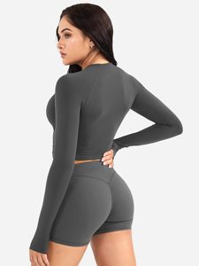 Ensemble de yoga 2 pièces en nylon et spandex pour femmes, haut à manches longues avec short froncé, ensemble décontracté d'été uni pour la course à pied - Product Image 6