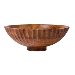 Bol de service cannelé en bois de manguier avec finition mate idéal pour servir des salades de pâtes et ajouter une touche d'élégance à la table à manger - Product Image 1