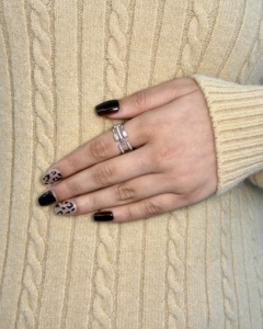 แหวนรูปทรงน้ำตกประดับเพชรทรงบาแกตต์และทรงกลมเจียระไนแบบบริลเลียนท์ เพชรเพาะเลี้ยงในห้องปฏิบัติการ ทอง 10K ขายส่ง OEM ผู้ผลิตและจำหน่ายเครื่องประดับชั้นดี - Product Image 1