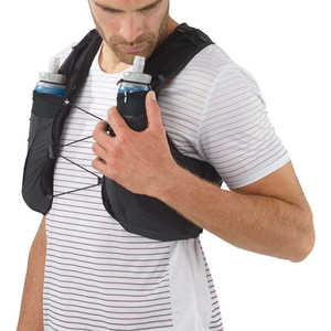 Gilet d'hydratation avec deux poches pour bouteilles et compartiment avant zippé pour la randonnée et les activités de plein air, construction en nylon durable - Product Image 6