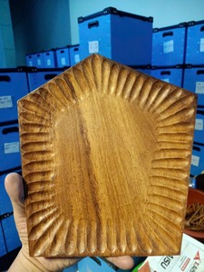 Planche à découper en bois haut de gamme, forme feuille, écologique, artisanale, prête à être expédiée - Vente Flash - Product Image 3