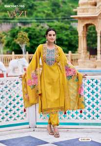 Conjunto de Kurti-Pantalón y Dupatta de Viscosa con Bordado de Berlín, de Aspecto Elegante, Especial para Eid, Fabricado en Surat, Moda Femenina - Product Image 2