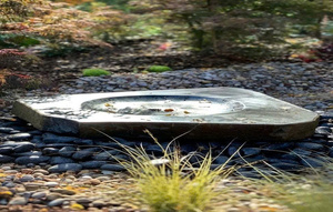 Fontaine de jardin extérieure en pierre de basalte naturelle avec base de support et trou central pré-percé, design moderne, garantie 1 an - Product Image 2