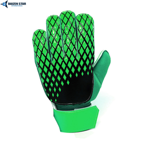 Guantes de Portero Profesionales con Logotipo Personalizado, Transpirables, Cierre de Gancho y Bucle, Palma de Látex con Agarre Fuerte, Protección para Dedos y Pulgar - Product Image 5