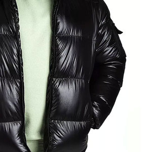 Abrigos acolchados brillantes de plumas de ganso para hombre, con capucha, de moda, al por mayor, con logotipo personalizado. - Product Image 3