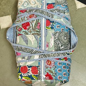 Bolsa de lona hecha a mano con estampado floral azul, de gran capacidad, para viaje, para mujer, material textil, cierre con cremallera. - Product Image 2