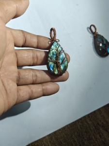 จี้หินลาบราดอไรต์ธรรมชาติรูปต้นไม้แห่งชีวิต งานแฮนด์เมดโลหะผสมมีค่า ชุบทอง 18K สำหรับงานแต่งงาน งานหมั้น งานเลี้ยง - Product Image 5