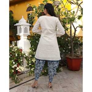 Kurta en coton Chikankari blanc laiteux avec Dhoti, taille XS - Product Image 5