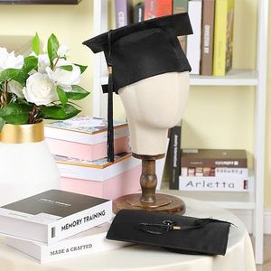 Lot de 8 toques de graduation ajustables pour adultes avec pompon, accessoires de déguisement en gros pour cabine photo de Noël - Product Image 2