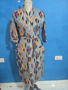 Robe de nuit style kimono en coton indien imprimé Ikkat, robe longue faite à la main, peignoir pour femmes - Product Image 3