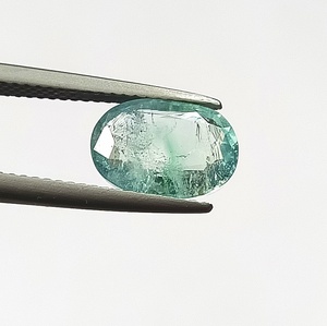 Émeraude naturelle verte nigériane de 2,65 carats, taille ovale, facettée, pierre précieuse non montée avec effet optique lumineux et taille calibrée - Product Image 5