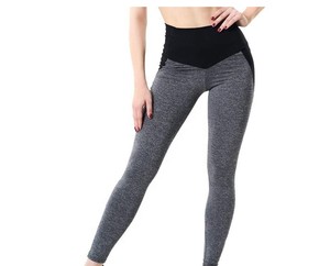 Leggings de yoga personnalisés à taille élastique imprimés, longueur intégrale, en tissu polyester et élasthanne de qualité supérieure pour femmes - Product Image 3