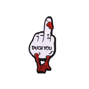 Patch thermocollant dinosaure rouge brodé, applique en feutre non tissé de forme irrégulière, décoration cadeau - Product Image 3