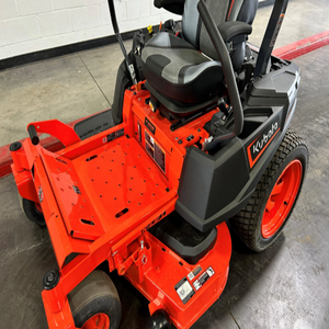 Tondeuse à gazon Kubota Z242 à braquage zéro pour usage résidentiel, conçue pour une coupe de précision, puissante tondeuse à gazon Kubota à vendre - Product Image 1