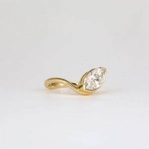 Bague de fiançailles élégante et tendance en moissanite taille marquise 2 carats, argent 925 plaqué rhodium, certifiée GTC, solitaire allongé de luxe - Product Image 2