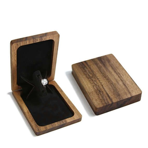Boîte à bague en bois de luxe personnalisable, support pour bague de fiançailles, boîte de demande en mariage personnalisée par blossom craft india - Product Image 1