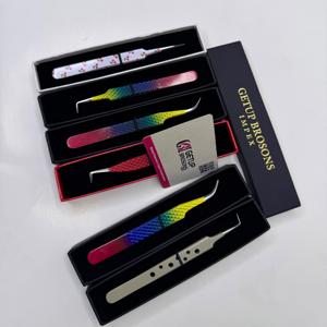 Pince à épiler professionnelle pour extensions de cils, en acier inoxydable, à pointe argentée, courbée, multi-couleurs, avec revêtement en poudre, pour volume et pose à 90 degrés - Product Image 4