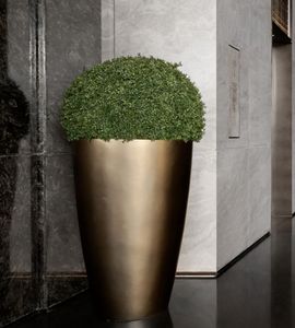 Jarrón decorativo extragrande de latón puro con detalles plateados, ideal para decoración de hoteles y resorts. Hecho de latón 100%. - Product Image 6