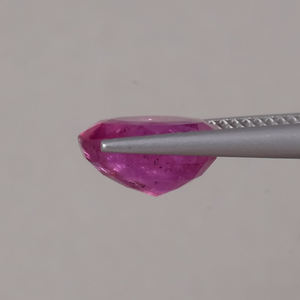Rubí Natural Rosa al por Mayor, Gema Suelta de 5.75 Quilates, Corte Brillante Grado AAA, 11x10mm, Certificado IGI, para Fabricación de Joyería Fina - Product Image 2