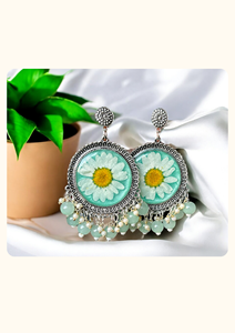 Boucles d'oreilles pendantes en résine époxy avec fleurs séchées faites à la main, perles florales jaunes plaquées argent, style bohème, pour femme, idéales pour un anniversaire - Product Image 5