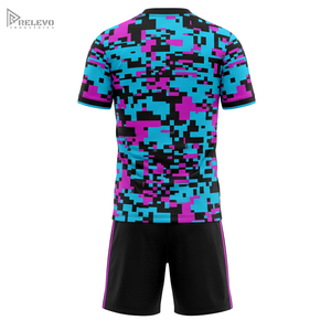 Conjunto Deportivo de Fútbol Sublimado Completo OEM, Cuello Redondo, Camuflaje Pixelado, Uniforme de Fútbol con Pantalones Cortos Negros en Contraste - Product Image 2