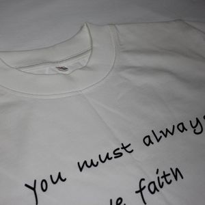 เสื้อยืดคอกลมแขนสั้นผ้าฝ้ายเกรดเชิงพาณิชย์ ผ้าฝ้ายหนานุ่มสั่งทำพิเศษ ทนทาน สัมผัสนุ่มสบาย ทรงคลาสสิก จากเวียดนาม - Product Image 2