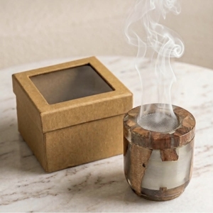 Quemador de incienso aromático de madera hecho a mano con tapa de malla metálica para fragancia del hogar - Product Image 1