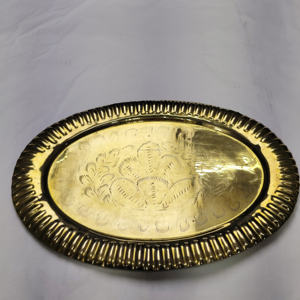 Plateau ovale en laiton gravé à la main de style vintage avec bord ondulé, grand plateau de service en métal de style antique pour l'hôtellerie traditionnelle - Product Image 2
