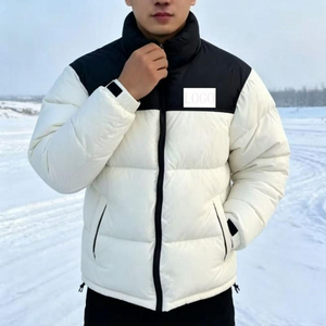 Veste d'hiver matelassée personnalisée avec logo, fabricant en gros, manteau d'extérieur chaud et imperméable en duvet noir épais pour hommes - Product Image 5