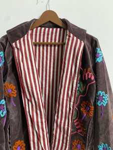 Chaqueta de terciopelo Suzani bordada a mano, perfecta para aventuras, estilo bohemio con bordados de animales y flores, abrigo de moda. - Product Image 6