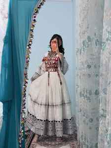 Ropa Afgana Kuci de Primera Calidad, Vibrante y de Gran Peso, 3 Piezas de Vestidos Afganos Hechos a Mano a Precio de Mayoreo - Product Image 5