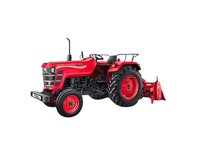 Traktor pertanian Mahindra OJA 2121 4WD 21 HP yang dirancang untuk tanaman baris sempit, kebun, dan pekerjaan antar-baris tanaman.
