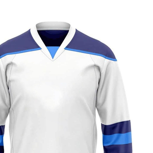 Camiseta de hockey sobre hielo de alto rendimiento diseñada con materiales ligeros, ajuste flexible y calidad duradera para partidos competitivos. - Product Image 3